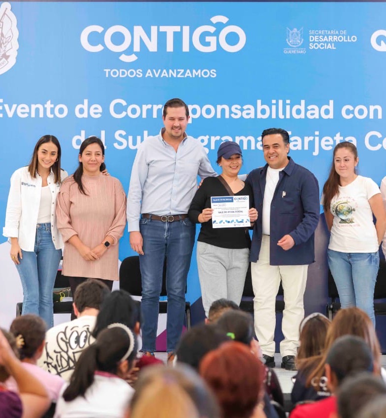 Entrega SEDESOQ apoyos a mujeres de Corregidora