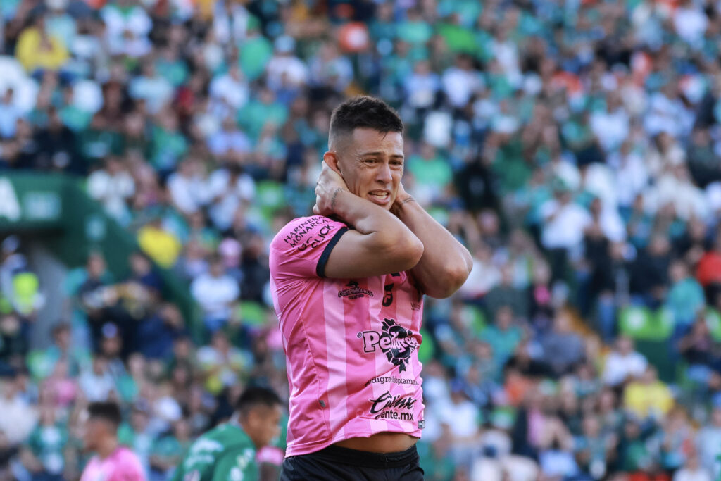 Golean a Gallos Blancos en León