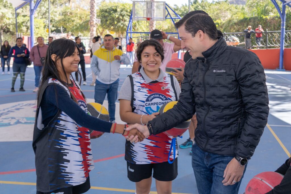 El Marqués entrega obras de infraestructura deportiva y servicios básicos